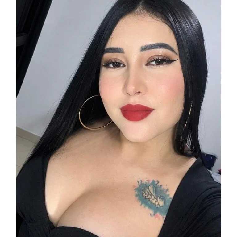 SarayRoyse — FansOnlyX creator profile