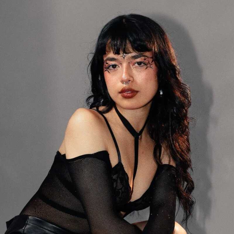 Saphyralux — FansOnlyX creator profile