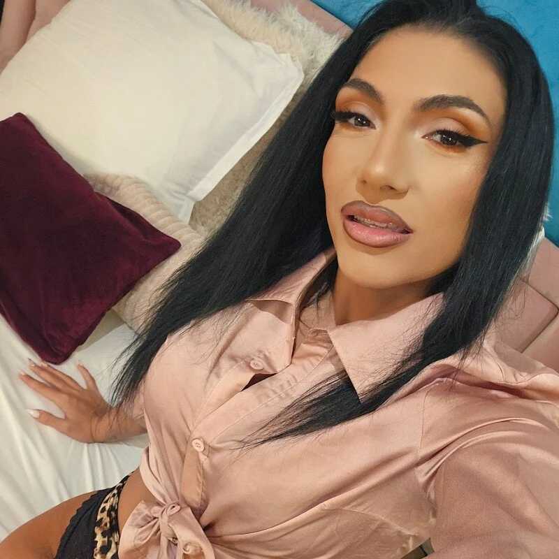 Bella_Jonnes — FansOnlyX creator profile