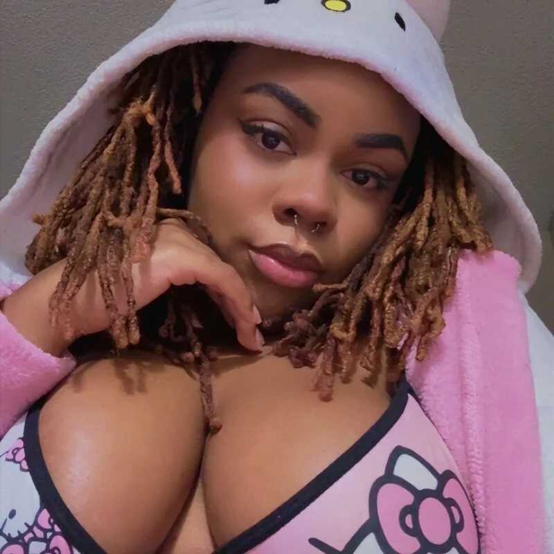 PosieBloom — FansOnlyX creator profile