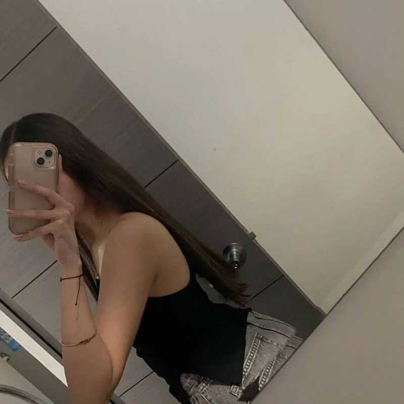 bella_dorn — FansOnlyX creator profile