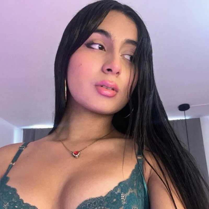 AlinaSimmons — FansOnlyX creator profile