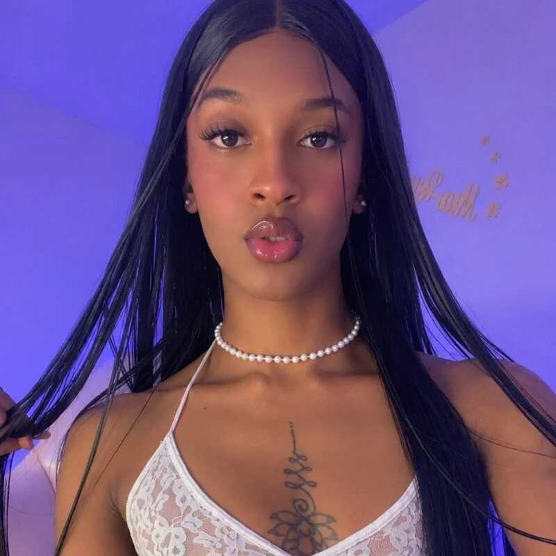 Mia_royal — FansOnlyX creator profile