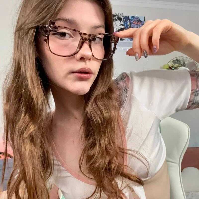 Zoe_Vee — FansOnlyX creator profile