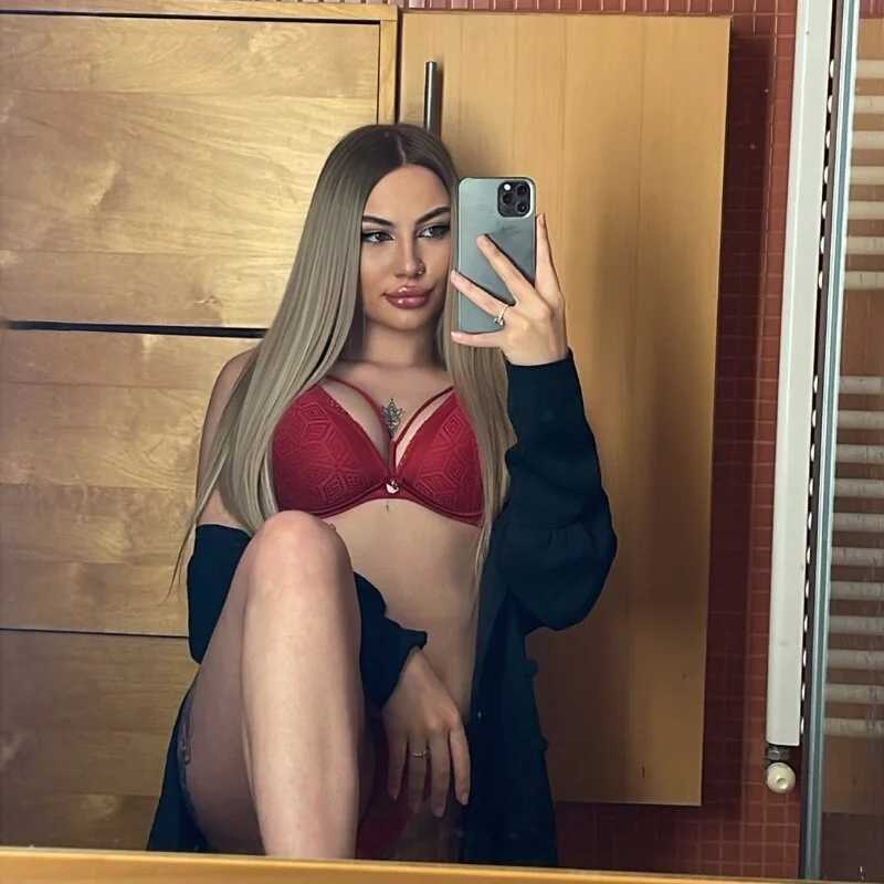 DariaSellen — FansOnlyX creator profile