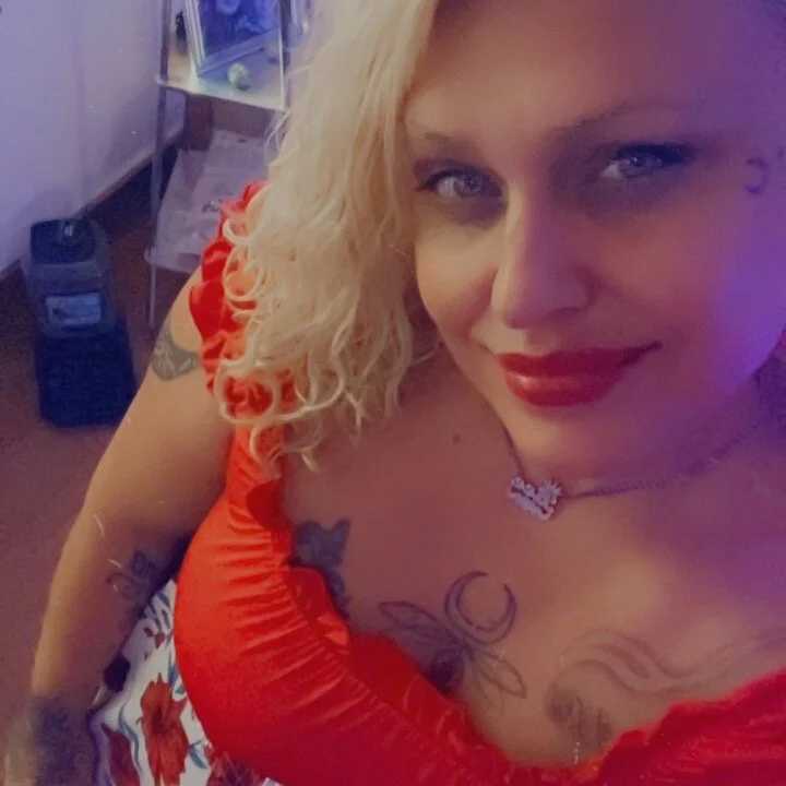 SexyBee1180 — FansOnlyX creator profile