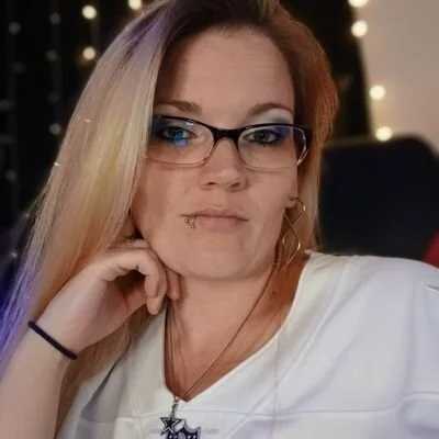 ToxicLilly — FansOnlyX creator profile