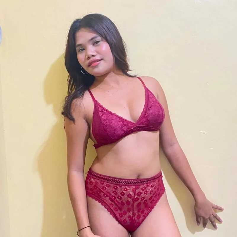 Youngchix4u — FansOnlyX creator profile
