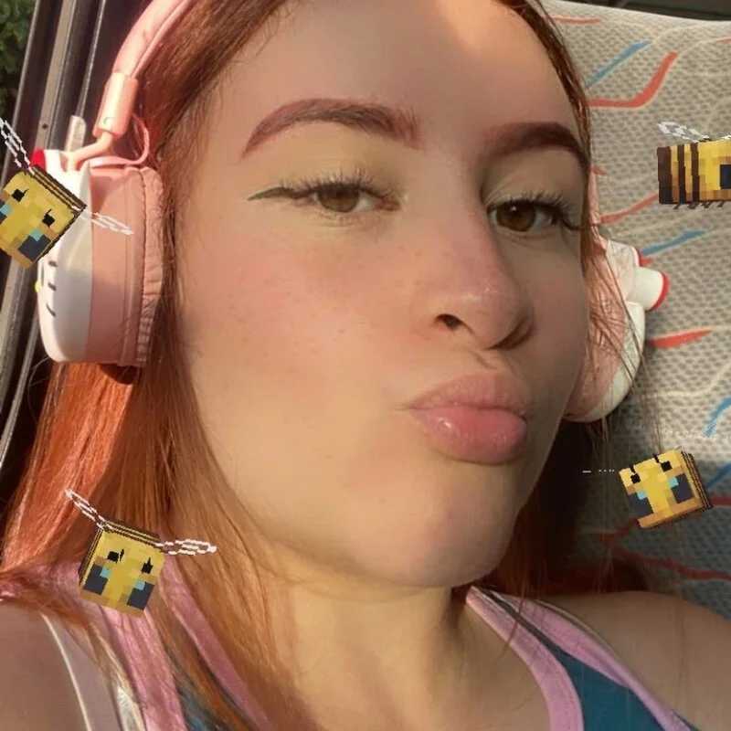 redd_velvet — FansOnlyX creator profile