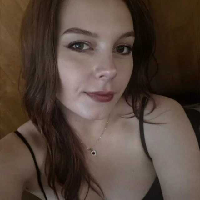EvaShinee — FansOnlyX creator profile