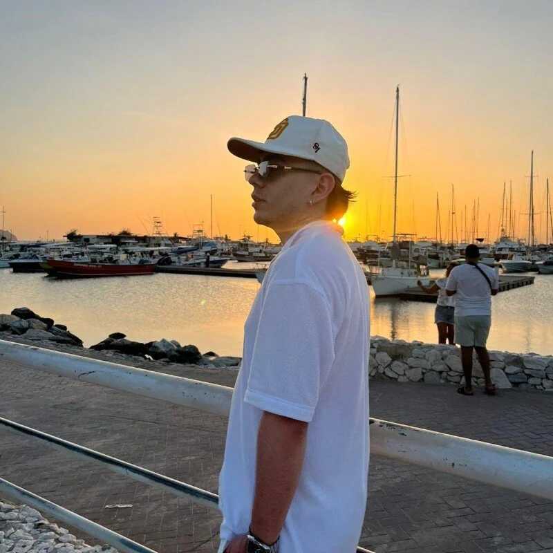 jey_salvatore — FansOnlyX creator profile