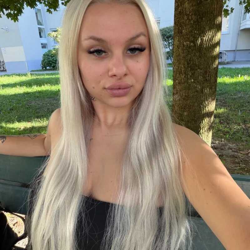 leoniespalace_official — FansOnlyX creator profile