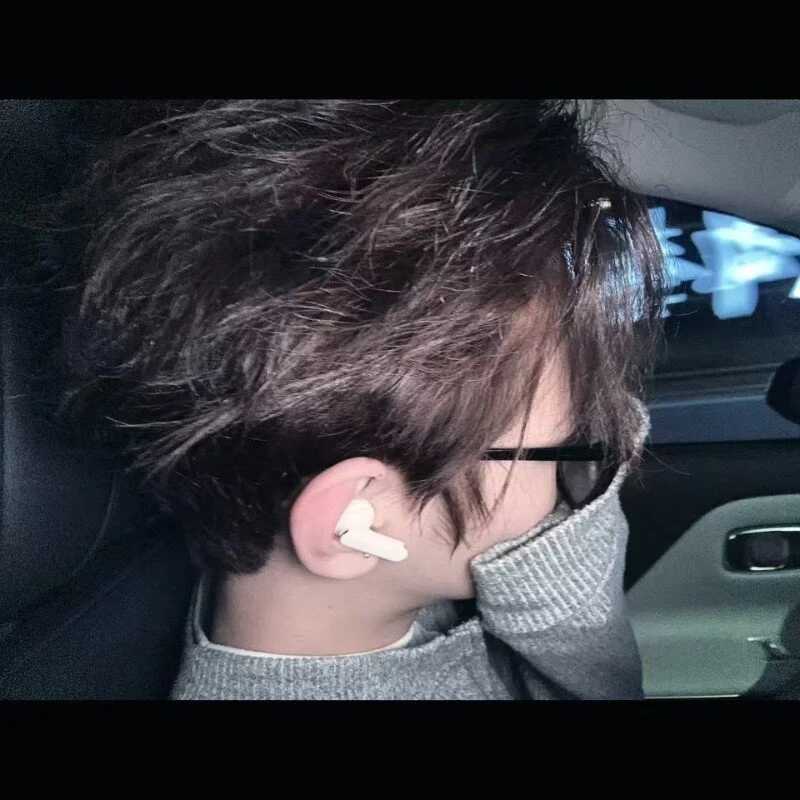 STS-AON — FansOnlyX creator profile