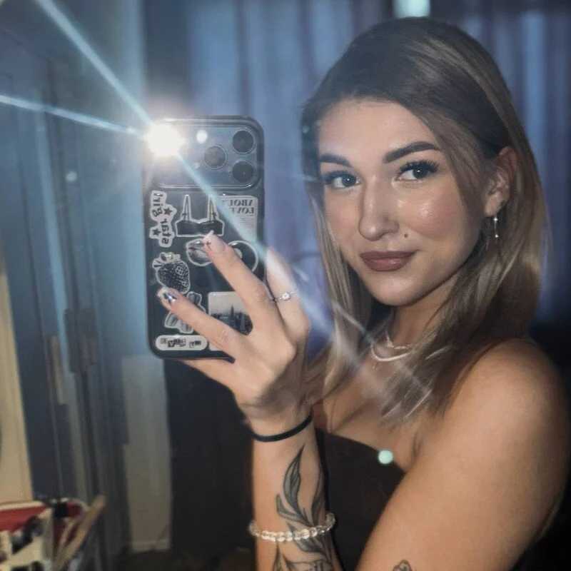 AdelaNovela — FansOnlyX creator profile