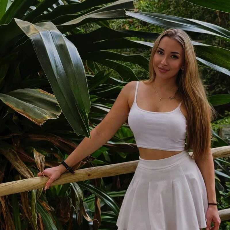 AriaDesire — FansOnlyX creator profile