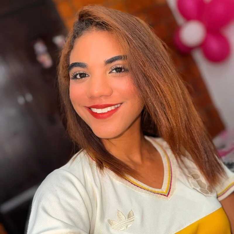 Raya_velvet — FansOnlyX creator profile
