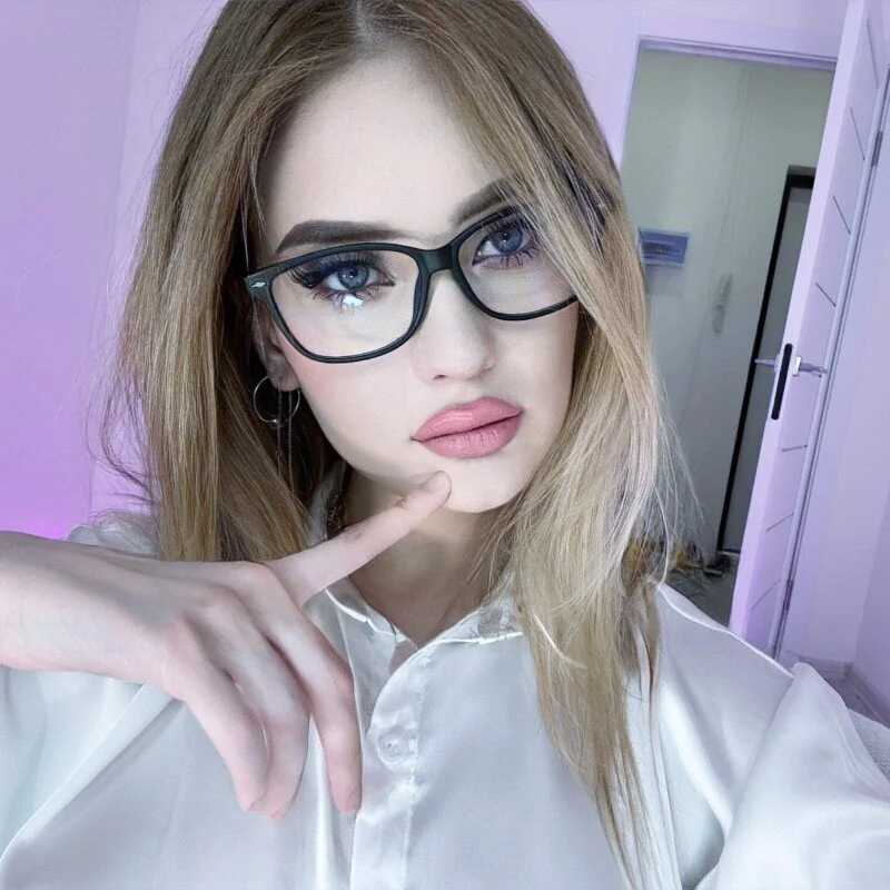 linda_ada11 — FansOnlyX creator profile