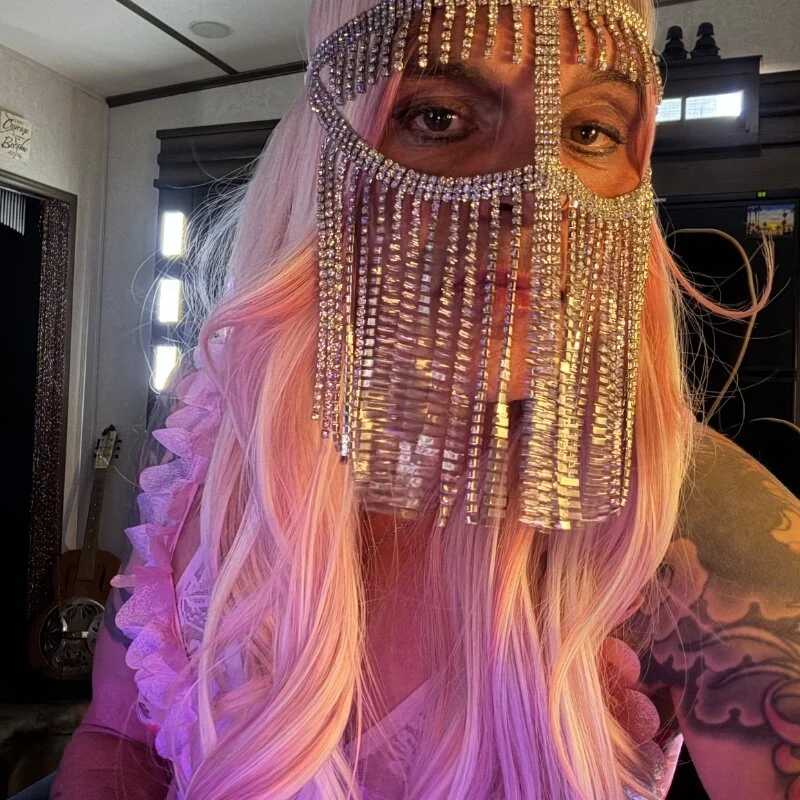 Scarlet-In-Pink — FansOnlyX creator profile