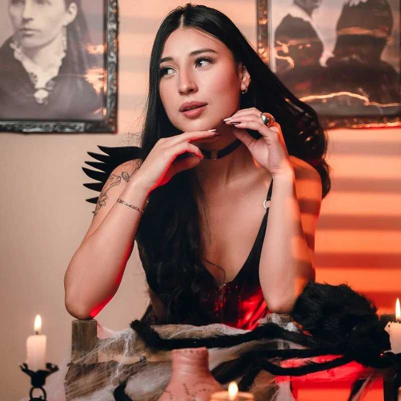 lizzyluk_ch — FansOnlyX creator profile