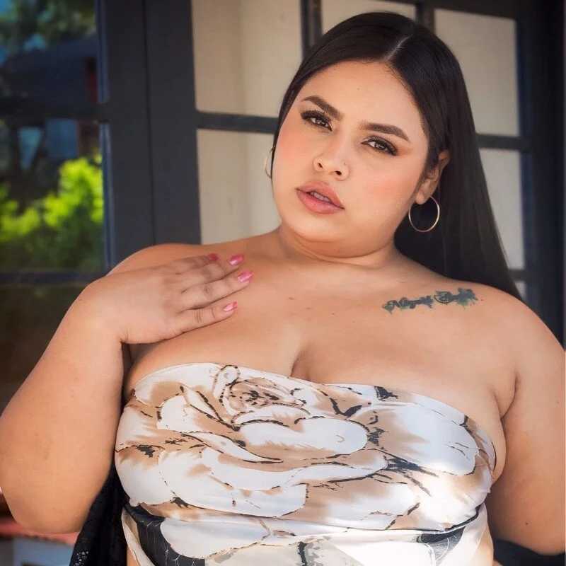 mayaacurvy — FansOnlyX creator profile