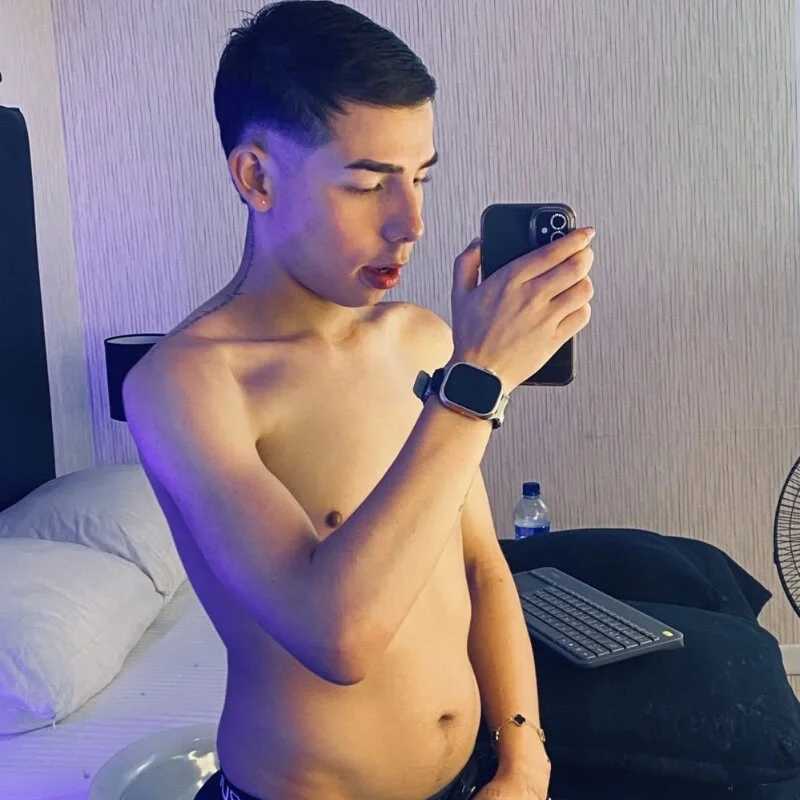 Aron_maxx — FansOnlyX creator profile