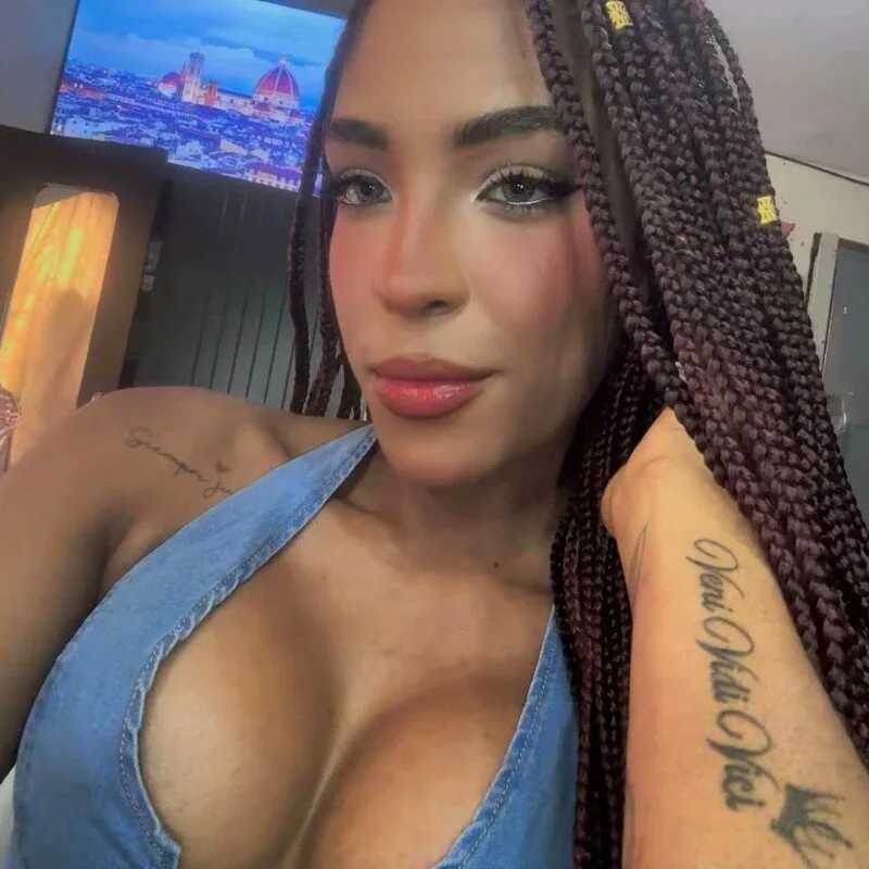 Emely_Deluxee — FansOnlyX creator profile
