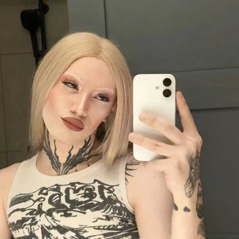 Chloevesper — FansOnlyX creator profile