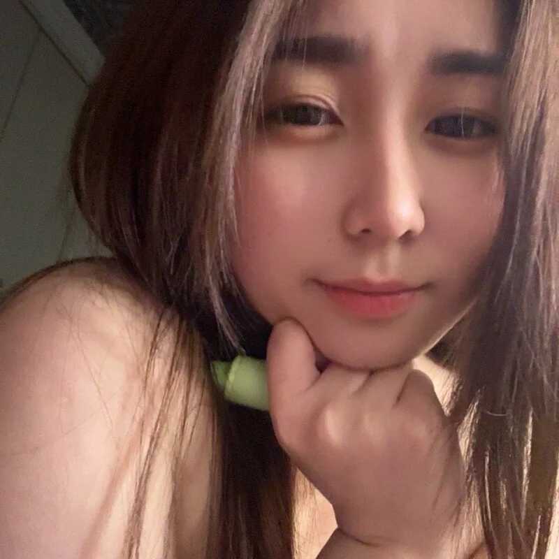 tw_lynn — FansOnlyX creator profile