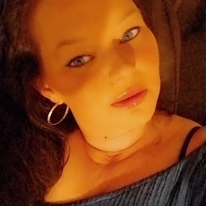 roxanna24 — FansOnlyX creator profile