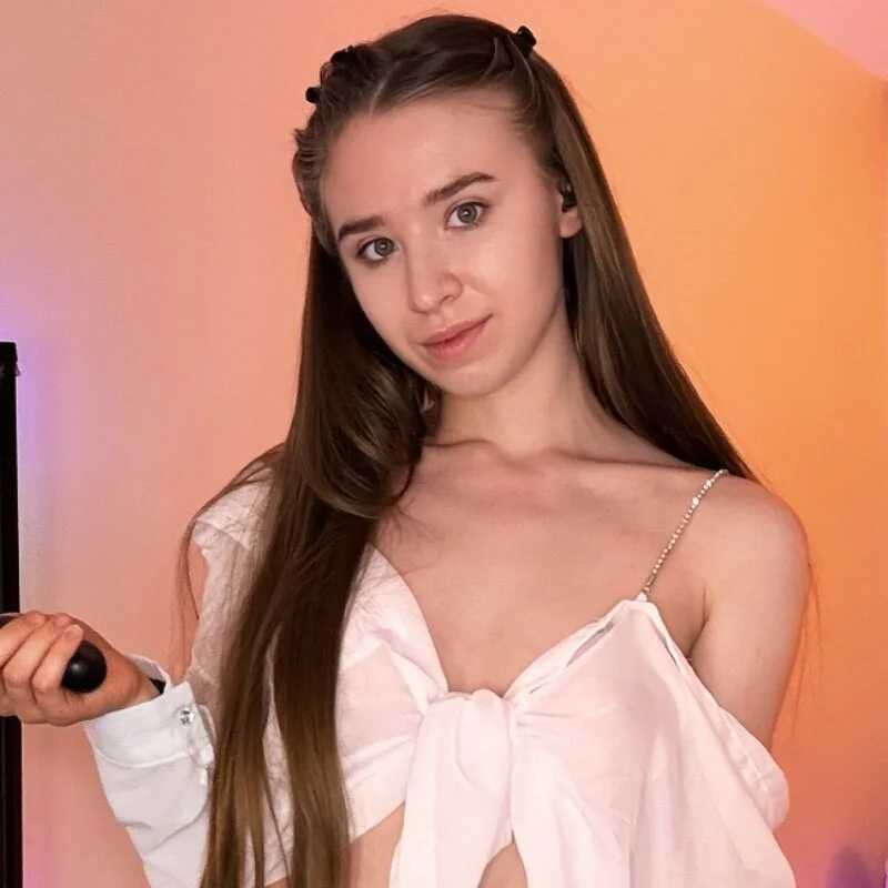 teaseme_bella — FansOnlyX creator profile