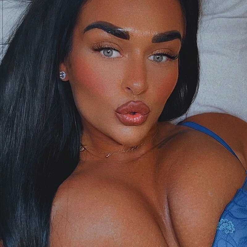Isabellaaxx — FansOnlyX creator profile