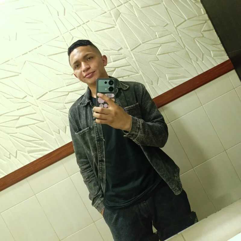 Max_463111 — FansOnlyX creator profile