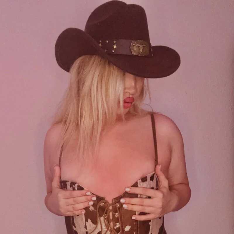 Ashleyy_Diamond — FansOnlyX creator profile