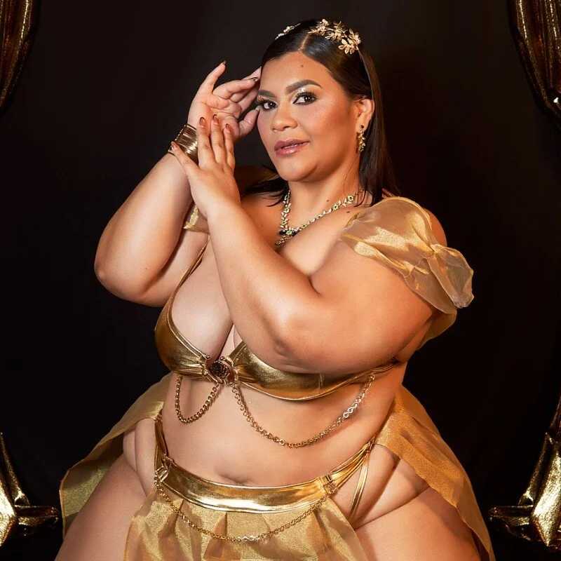 SelennaCooper — FansOnlyX creator profile
