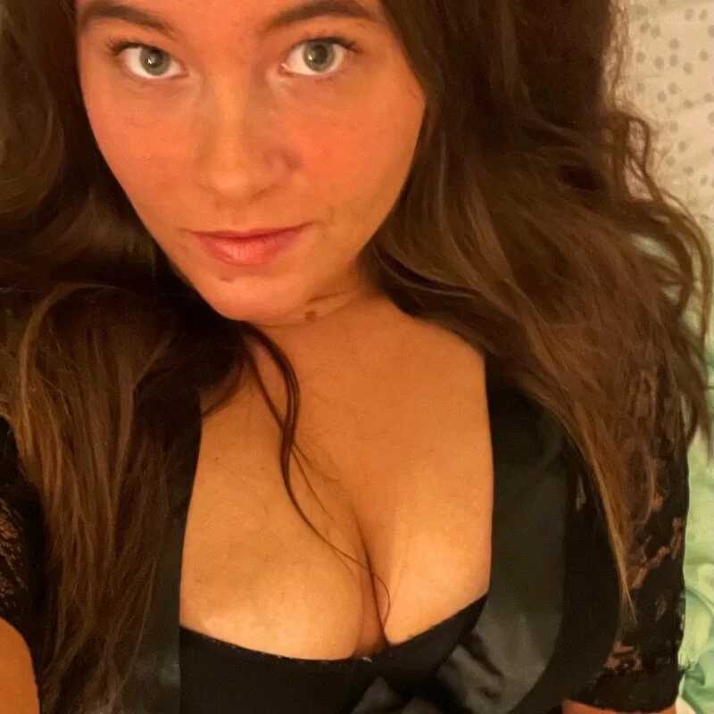 Queen_CamiXO — FansOnlyX creator profile