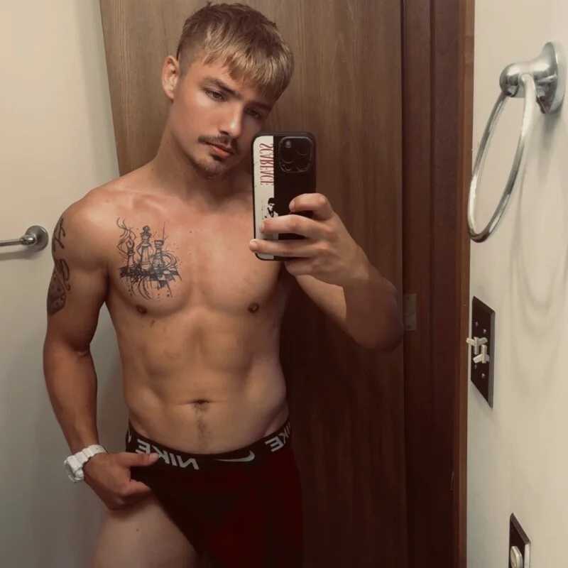 derekmontana2 — FansOnlyX creator profile