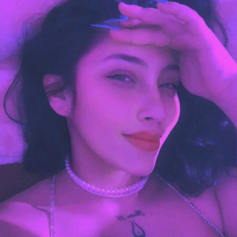 abril_onnel — FansOnlyX creator profile