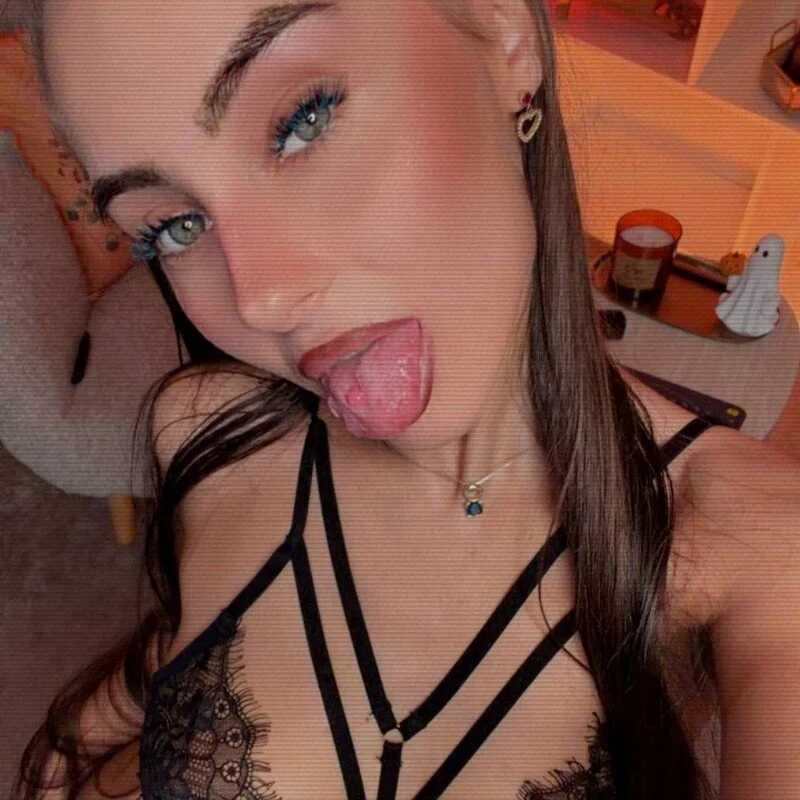 LilaVoxx — FansOnlyX creator profile