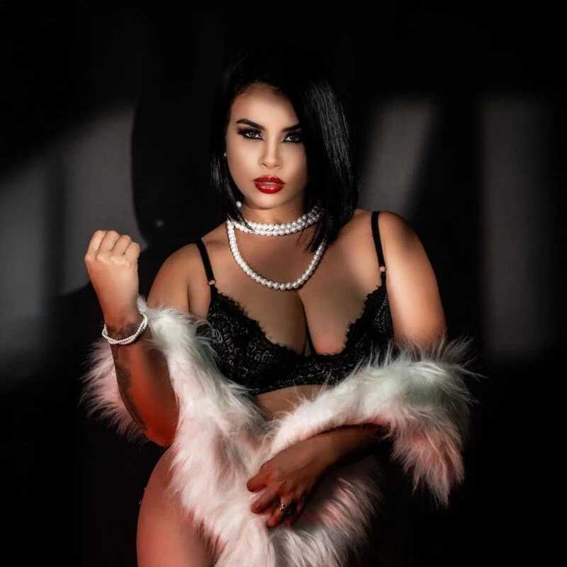 AriannaSmyth — FansOnlyX creator profile