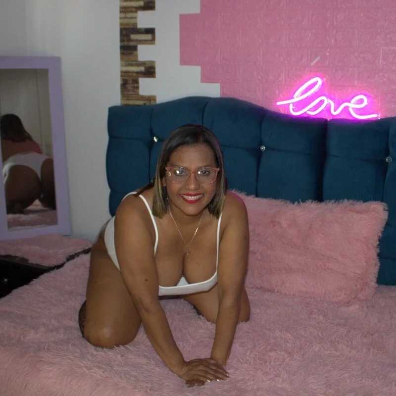 elizabeth_mature23 — FansOnlyX creator profile
