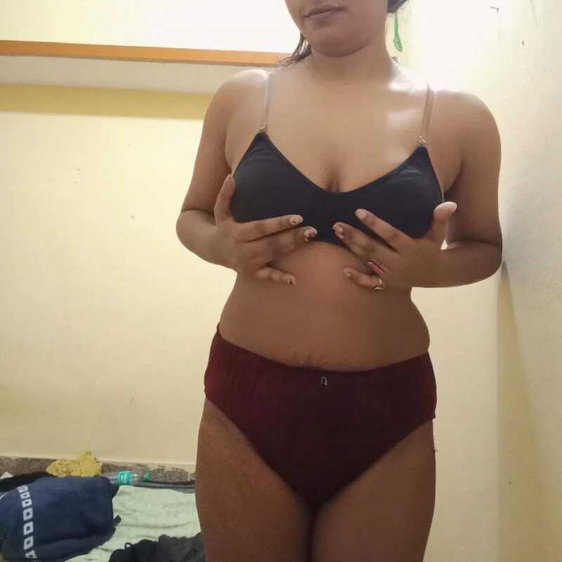 Model-031 — FansOnlyX creator profile