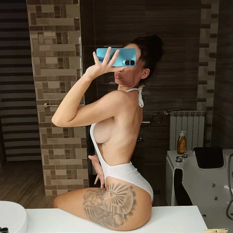 ElizabethRoseXO — FansOnlyX creator profile