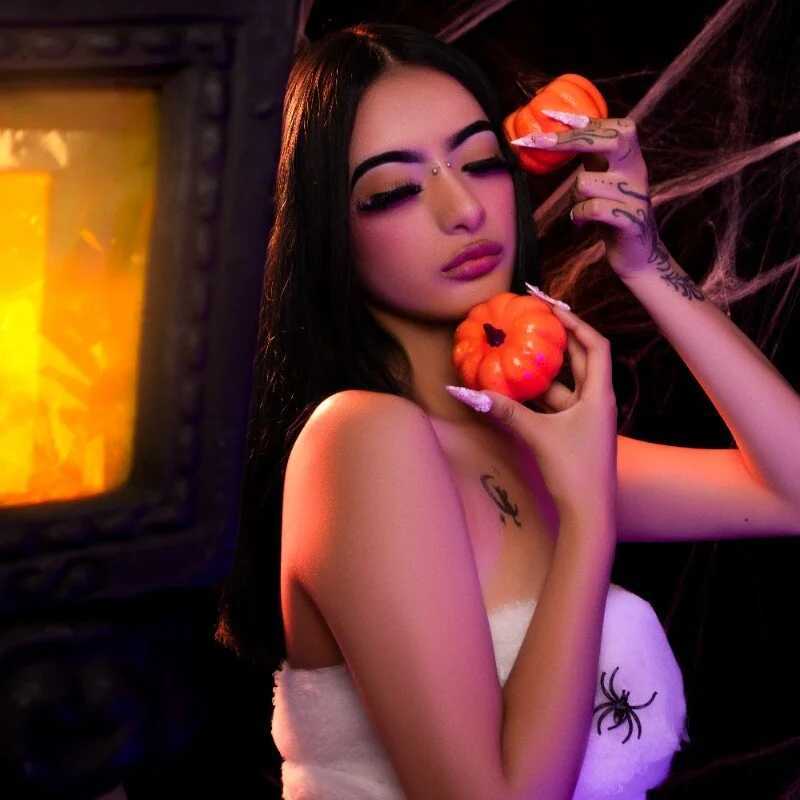 VanesaConor — FansOnlyX creator profile