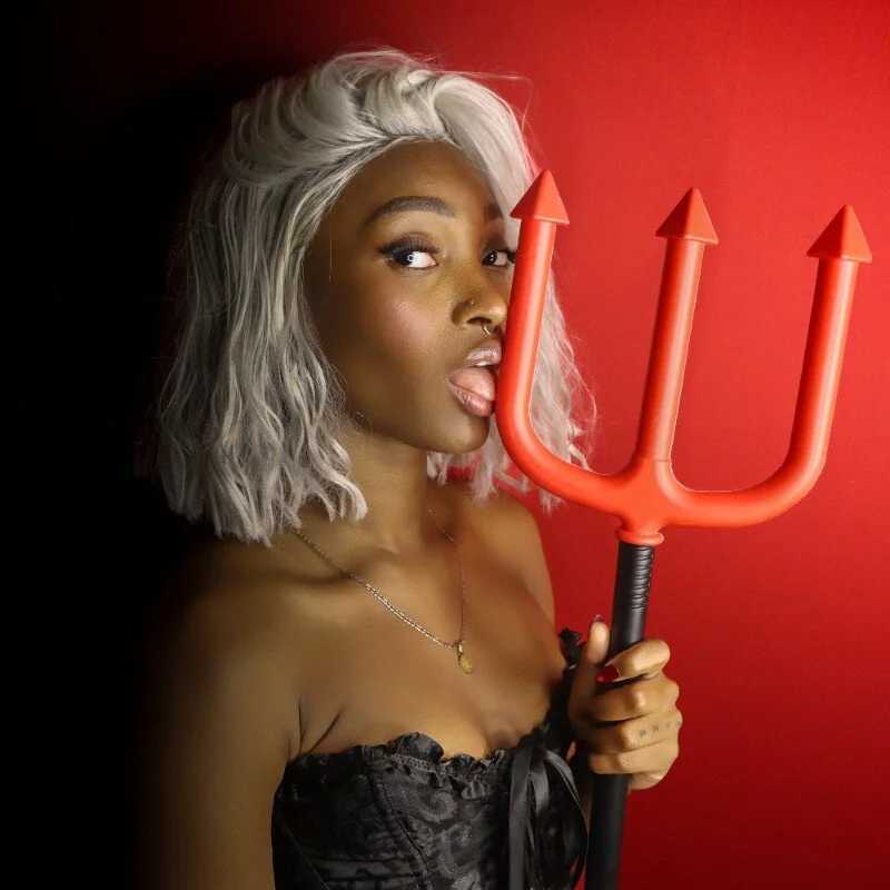 ahvi_ebony — FansOnlyX creator profile
