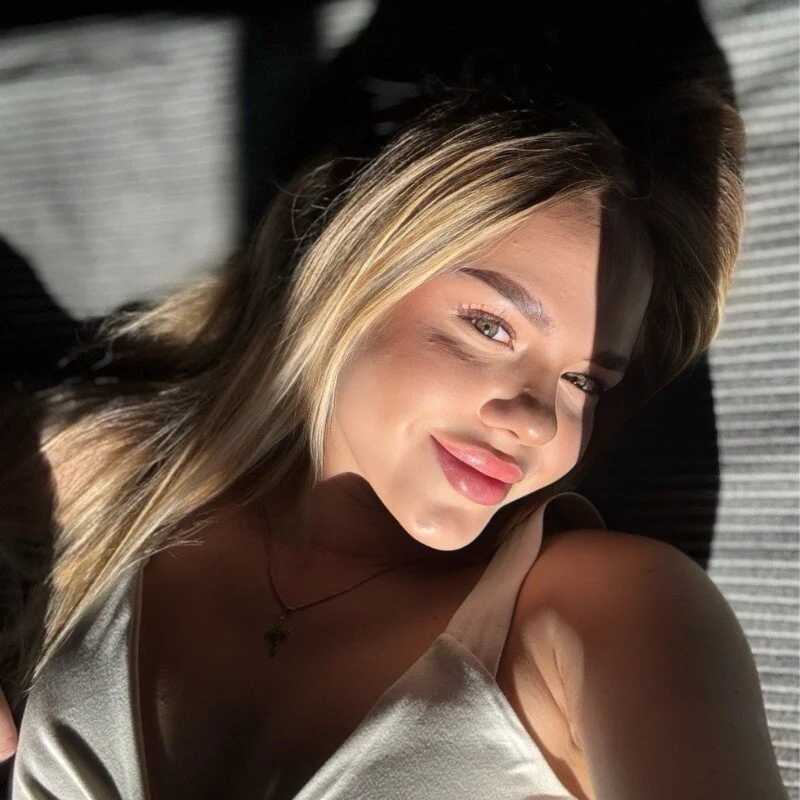 AuroraMore — FansOnlyX creator profile