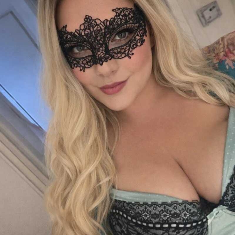 Blondique — FansOnlyX creator profile
