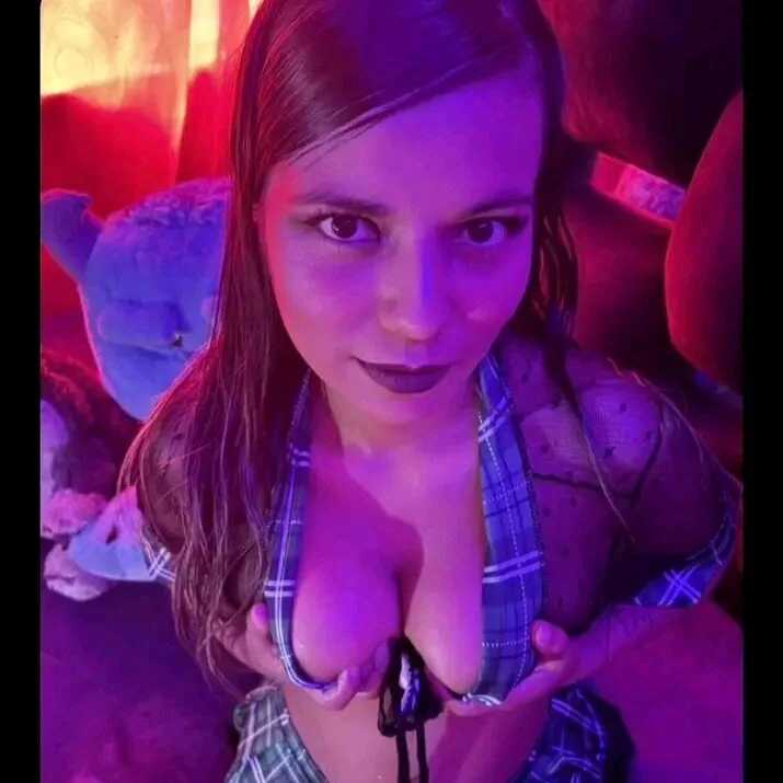 samy_kis — FansOnlyX creator profile