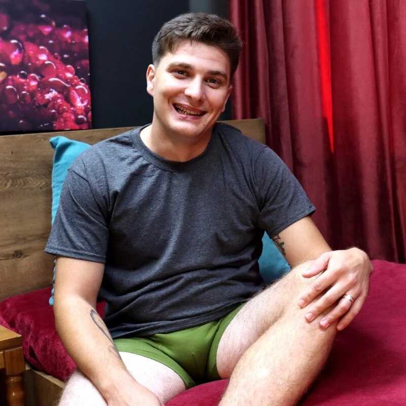 HugJulian — FansOnlyX creator profile