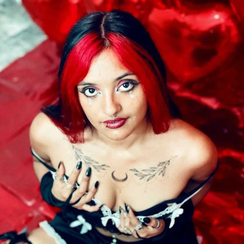carolinerue — FansOnlyX creator profile