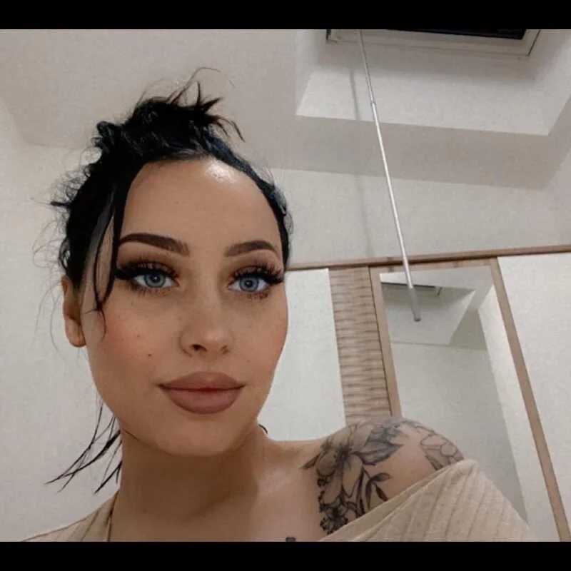 queenlo_xxx — FansOnlyX creator profile